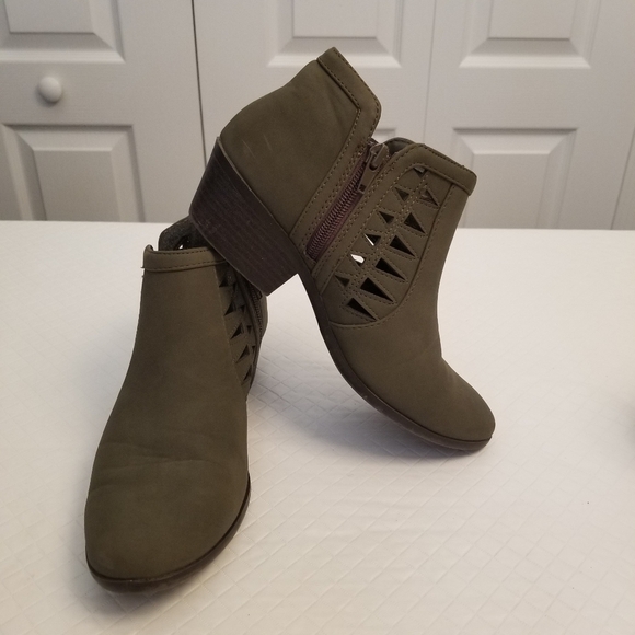 Soda Women's Fashion Zip Chunky Low Heel Ankle Booties Shoes Size 7 Avocado - Picture 5 of 9